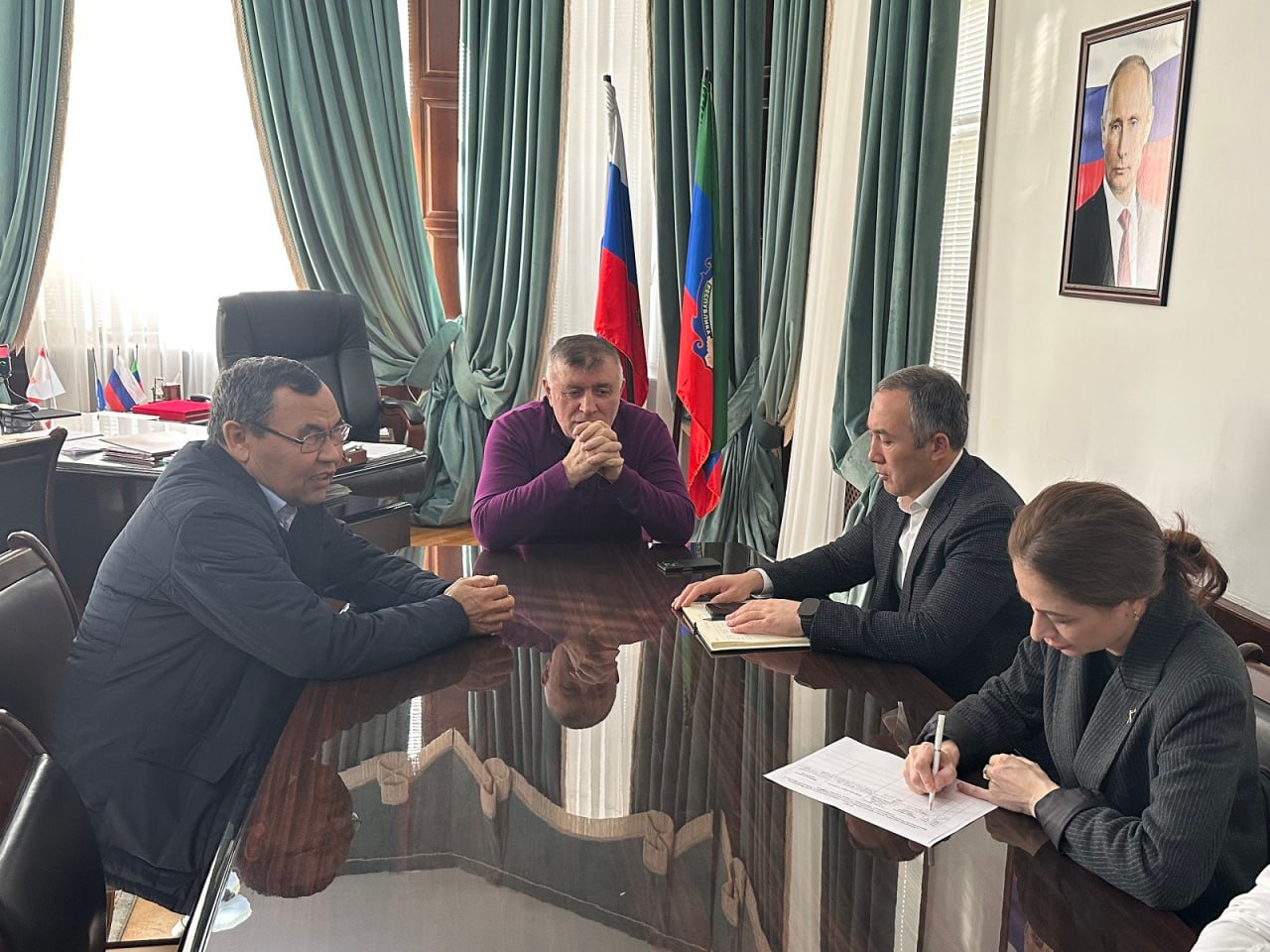 Председатель Комитета по ветеринарии провел выездной прием граждан в Ногайском районе.